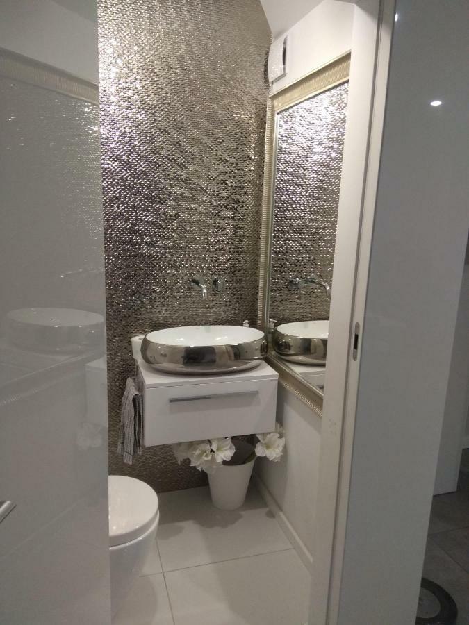 Luxury Apartment With Own Parking 霍茹夫 外观 照片