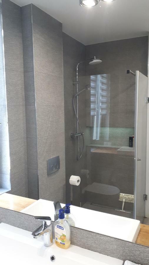 Luxury Apartment With Own Parking 霍茹夫 外观 照片