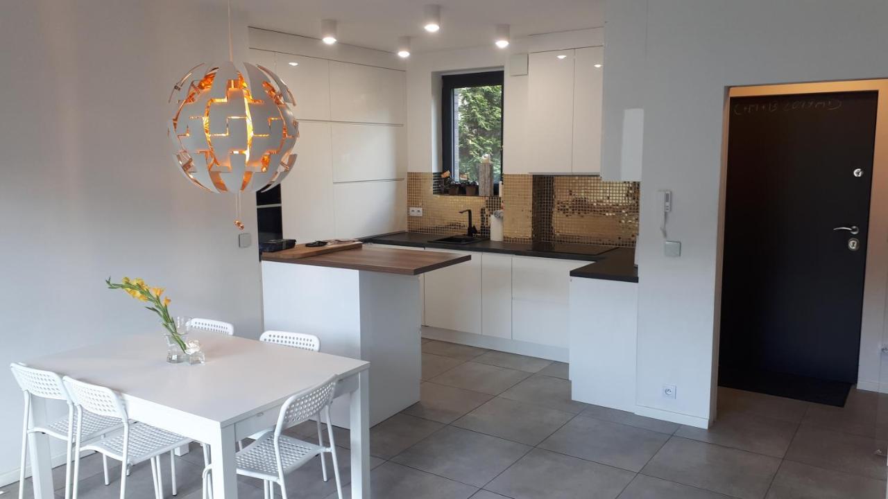 Luxury Apartment With Own Parking 霍茹夫 外观 照片