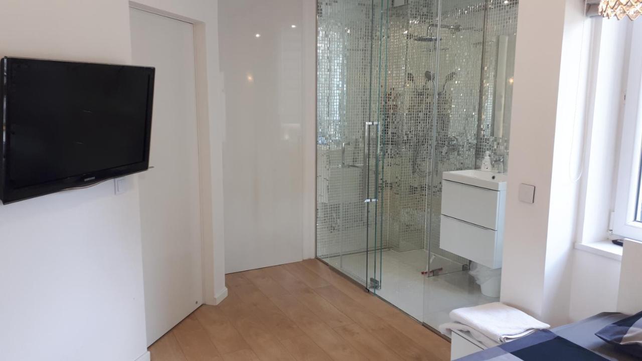 Luxury Apartment With Own Parking 霍茹夫 外观 照片